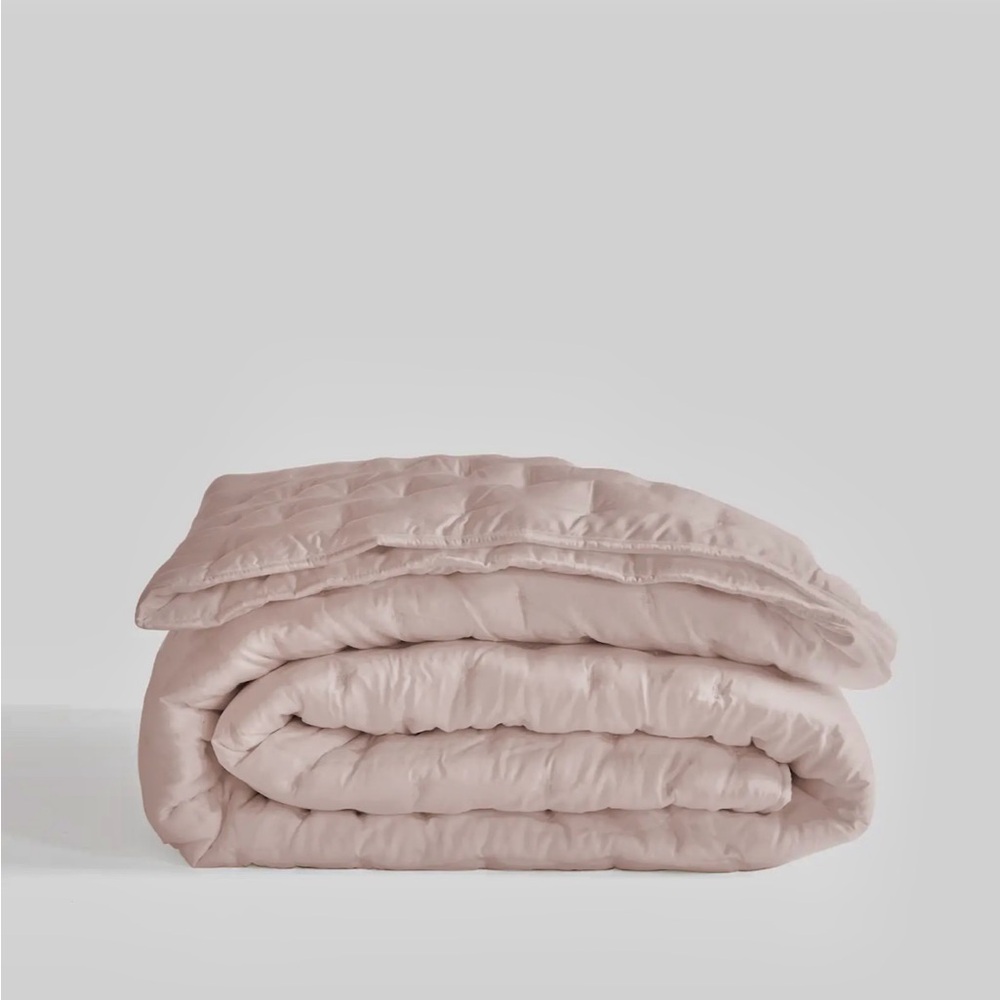 New Quince Bamboo Dream Quilt in Soft Blush